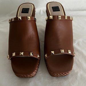 EUC WHBM Tan/Gold Stud Wedges